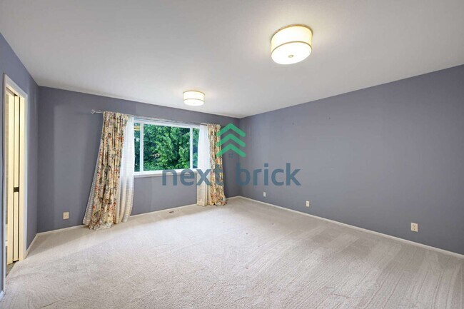 Building Photo - Quiet and Spacious 5-Bedroom Haven w/ 2.5 Baths – 2420 Sq Ft of Comfort Awaits!