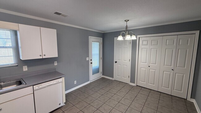 Building Photo - 2702 Painted Pony Dr