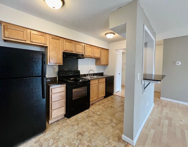 Building Photo - 2740 Pleasant
