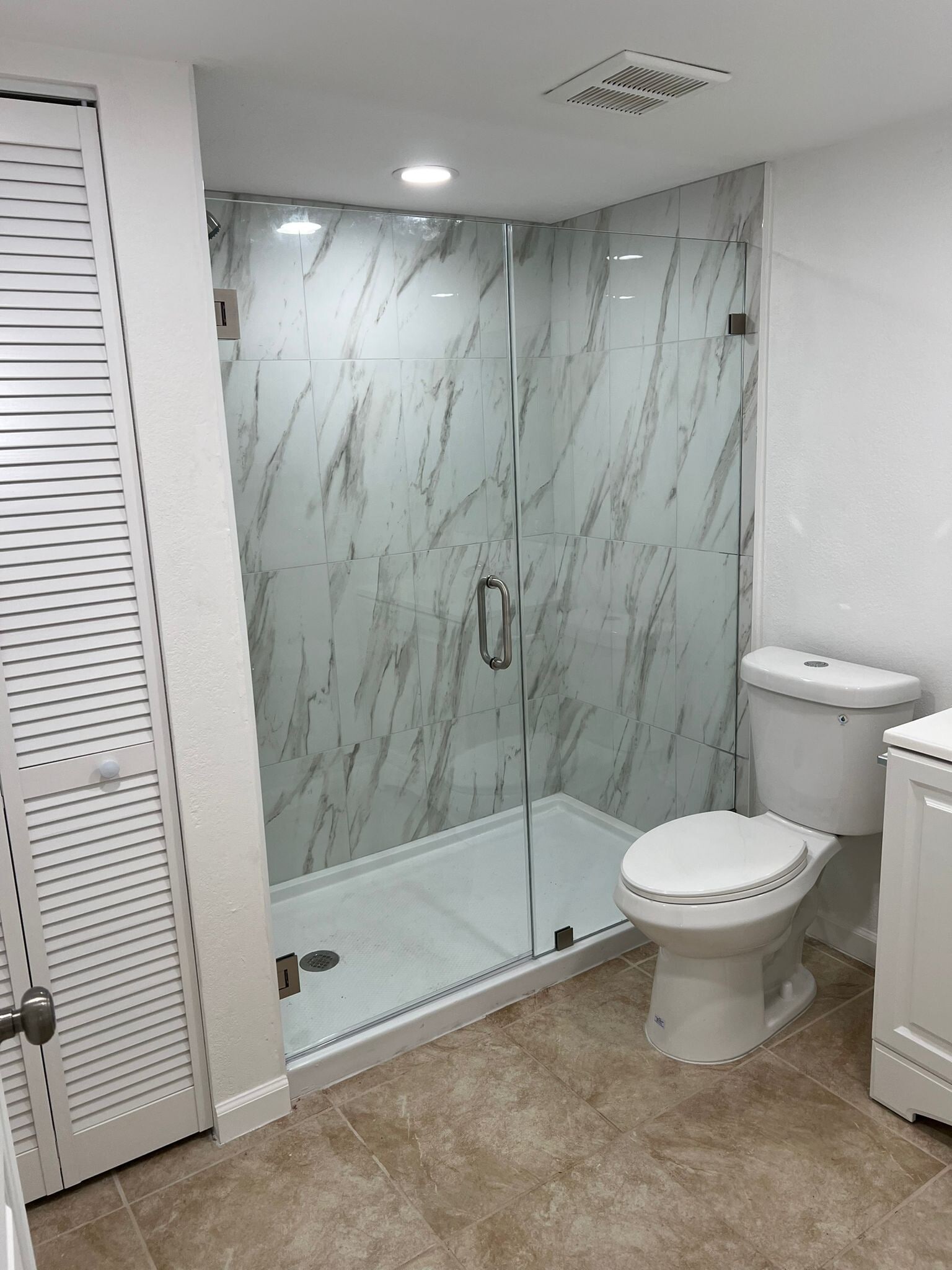 bathroom - 932 Newton Ave S