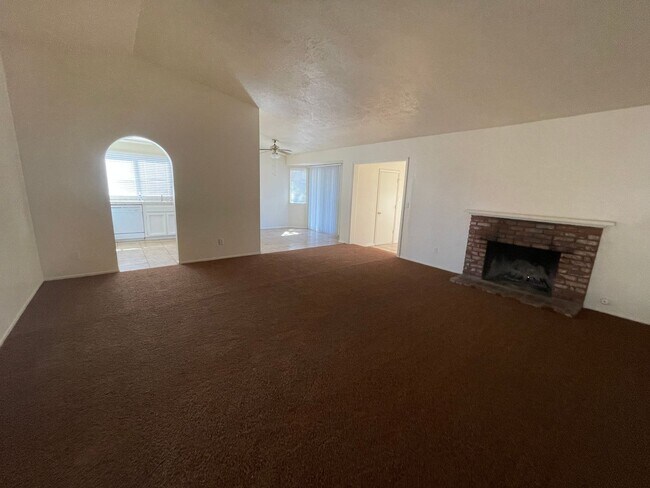 Building Photo - Hesperia-Refurbished- 3 Bedrooms, 2 Bathro...