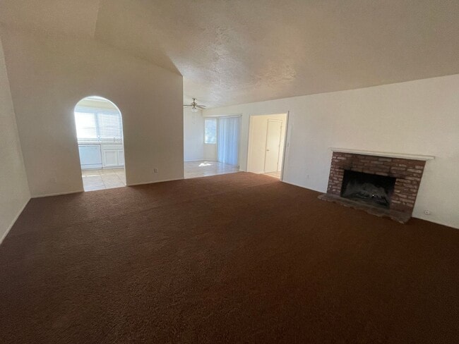 Building Photo - Hesperia-Refurbished- 3 Bedrooms, 2 Bathrooms + Den or Office, Large Property