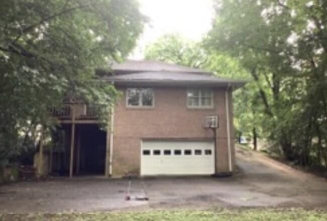 Building Photo - 682 E Morningside Dr NE