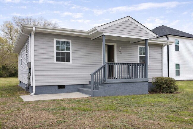 Building Photo - The West Norment | $150/Week (First 4 Weeks Limited Promo!) Private Furnished Room Available Now