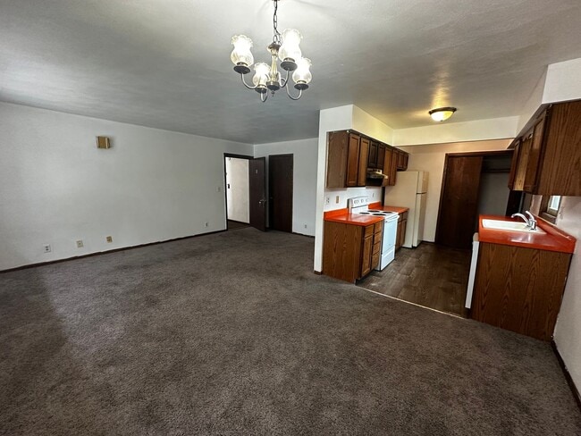 Building Photo - 5165 Cheney Dr