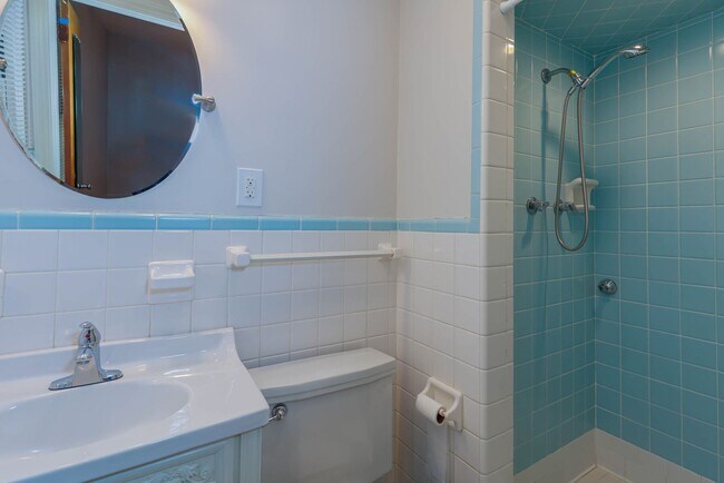 Building Photo - Gorgeous 3 bed 2 bath home with finished basement/carport in NW Greensboro! Lawn care included.