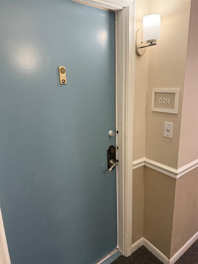 Building Photo - 1950 N Andrews Ave