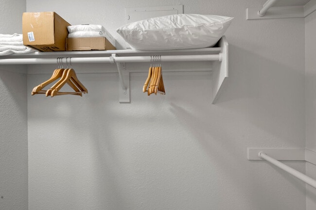 Building Photo - 875 W Pecos Rd