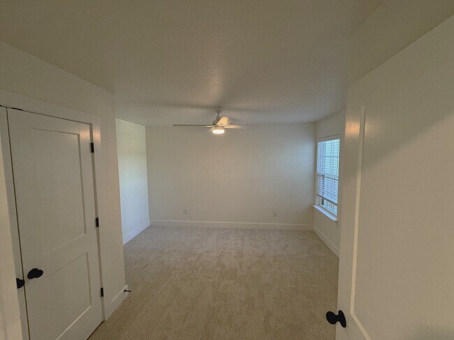 Building Photo - 522 Mercado St