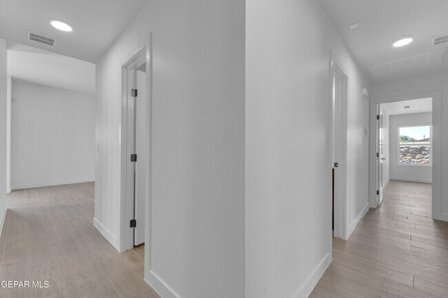 Building Photo - 5981 Ruidoso Downs St