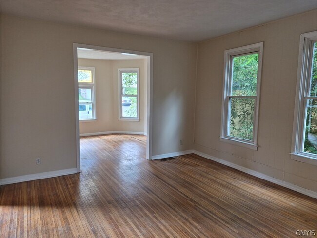 Building Photo - 406 Laforte Ave