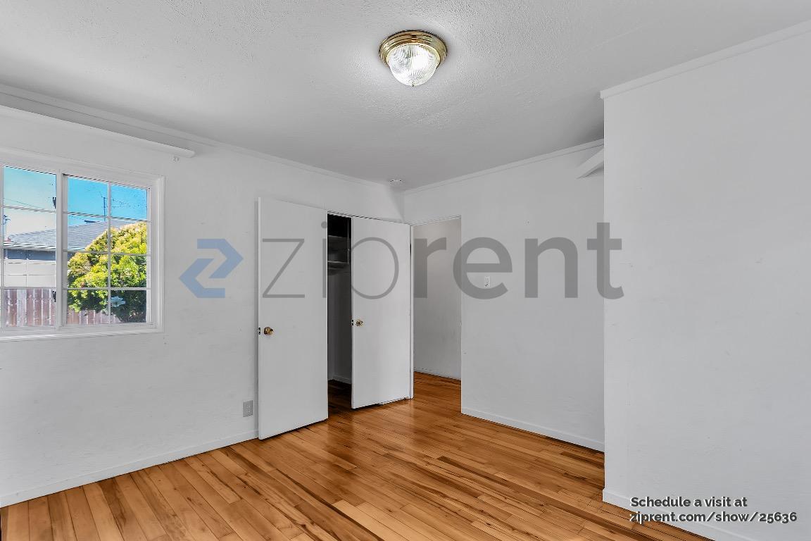 Building Photo - Unit