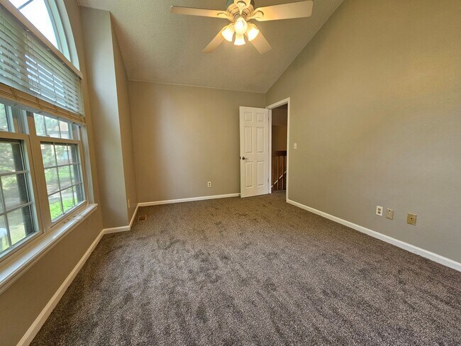 Building Photo - Aurora Highlands 3 Bed 2 1/2 Bath House w/...