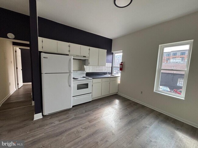 Building Photo - 444 Bridge St