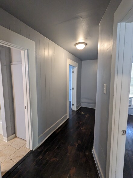 Building Photo - 410 E Day St