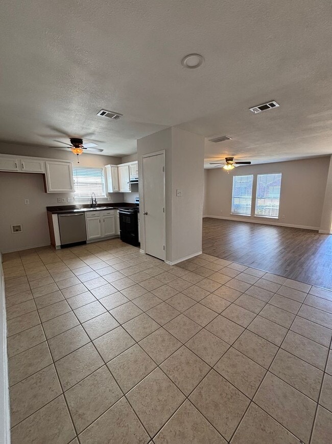 Building Photo - 532 Jeffdale Dr