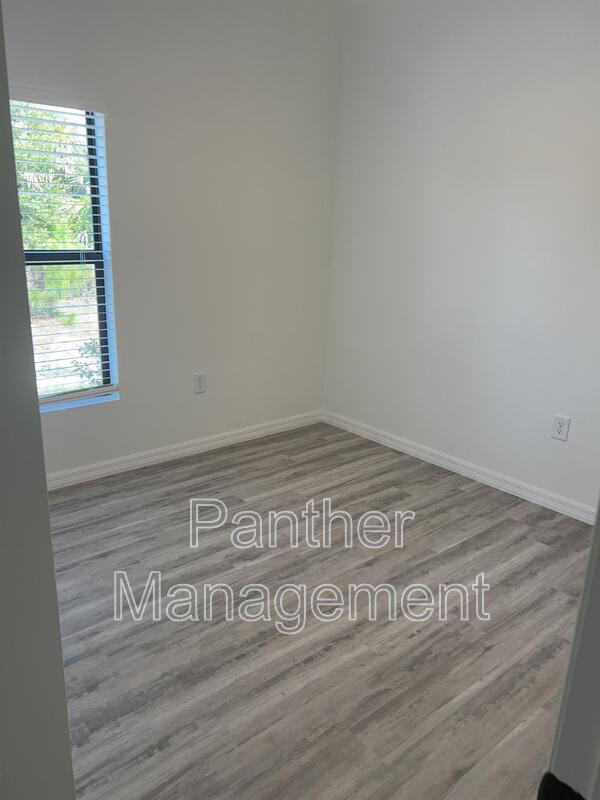 Building Photo - 5207 Benton St