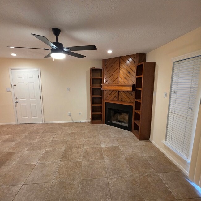 Building Photo - 12755 Mill Ridge Dr