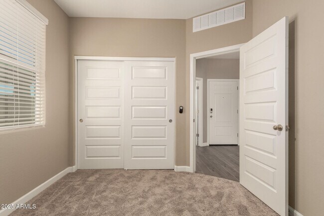 Building Photo - 1357 E Chillingham Rd