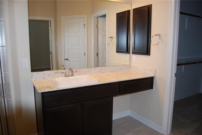 Building Photo - 2501 Meyer Cv