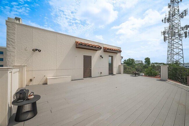 Building Photo - 1806 W 25th St
