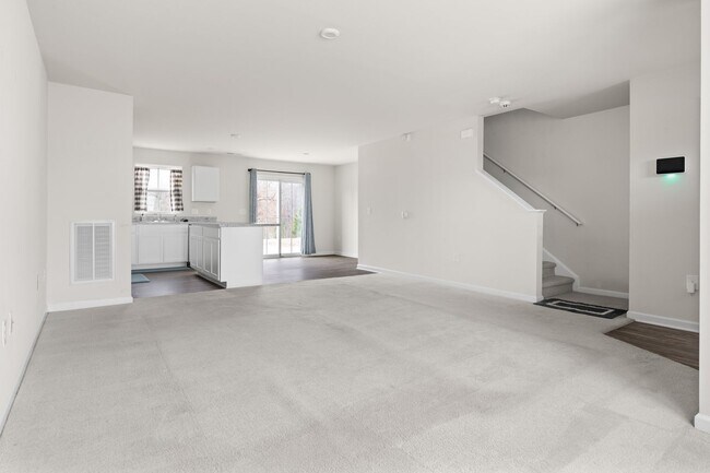 Building Photo - 4 Bed, 2.5 Bath, 2 Car Garage Near Everyth...