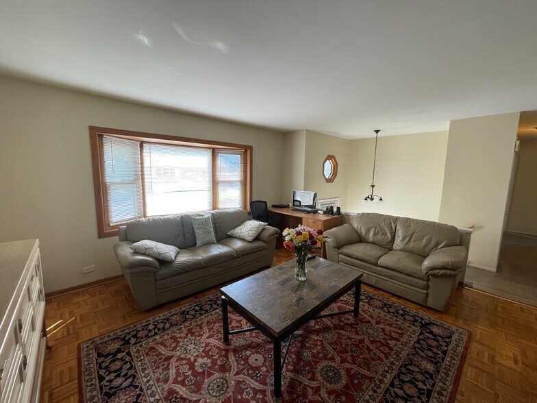 Family room - 7040 Meadowbrook Ln