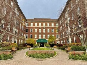 Building Photo - 111 7th St