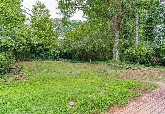 Building Photo - 5540 Windy Ridge Dr NE