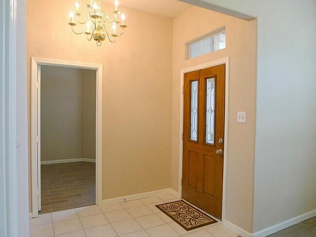 Building Photo - 20703 Whitevine Way