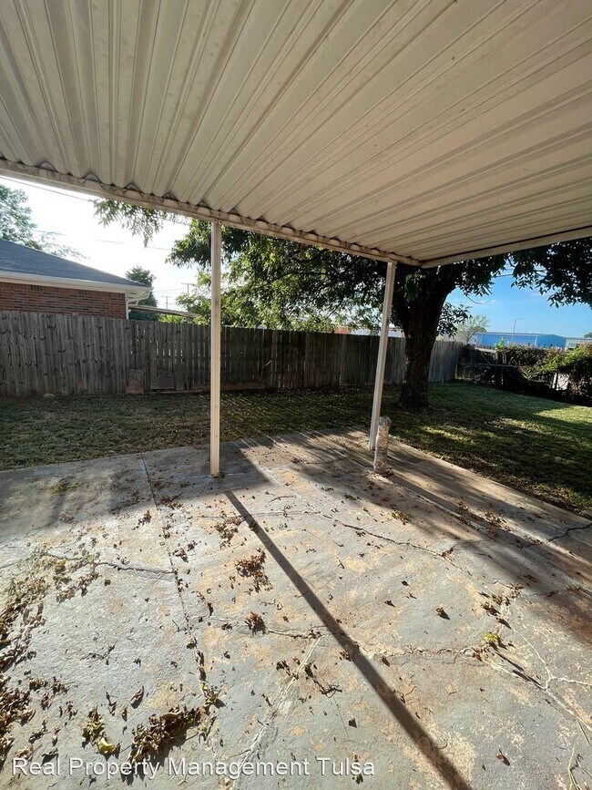 Building Photo - 3 br, 2 bath House - 10953 E 3rd St