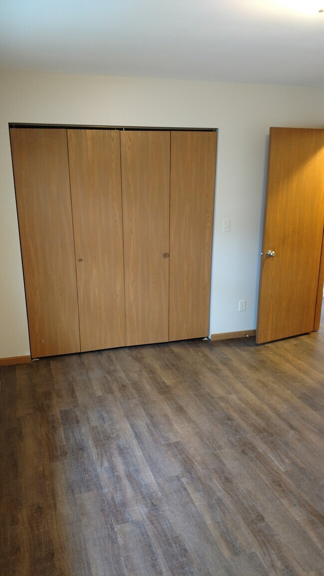 Building Photo - 7000 W 128th Ln