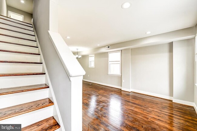 Building Photo - 707 Congress St SE