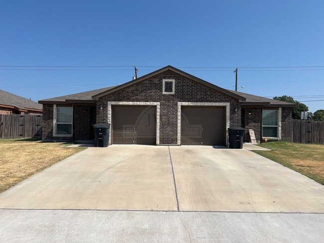 Primary Photo - 1501 Justin Lp