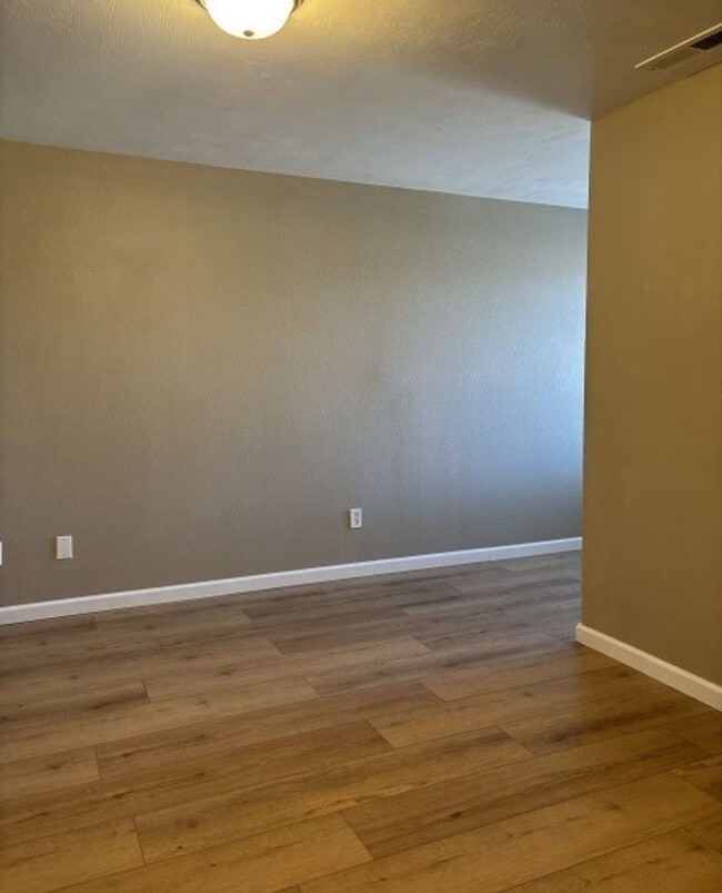 Building Photo - lenft01