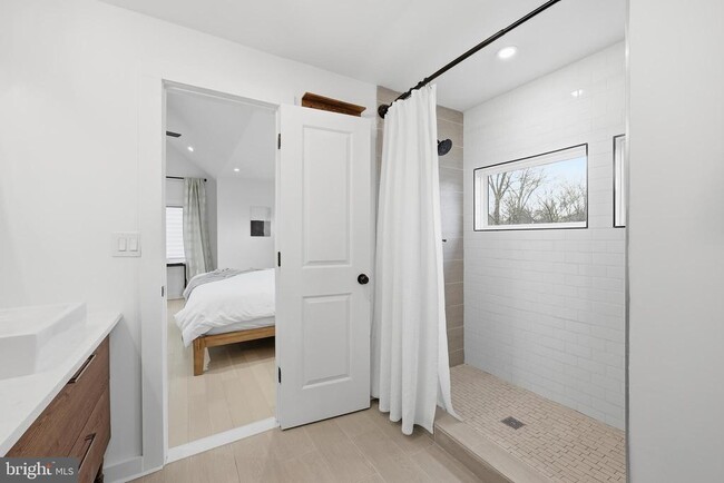 Building Photo - 2211 Franklin St NE