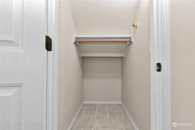 Building Photo - Listed For Rent