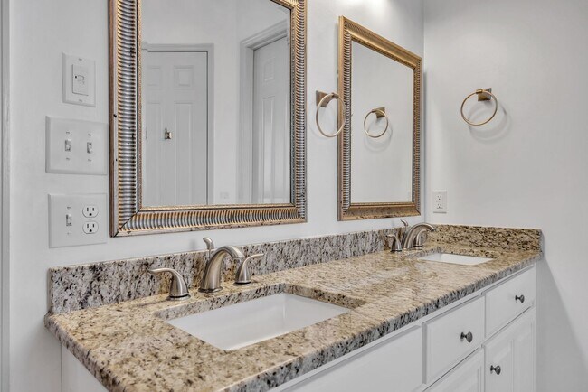 Building Photo - Stunning rental home on a premium lot in s...