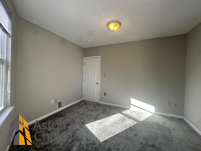 Building Photo - 3 Bedroom Home with Den, Patio/Deck Space, and Fresh Updates