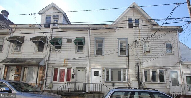 Building Photo - 5 COLLEGE St