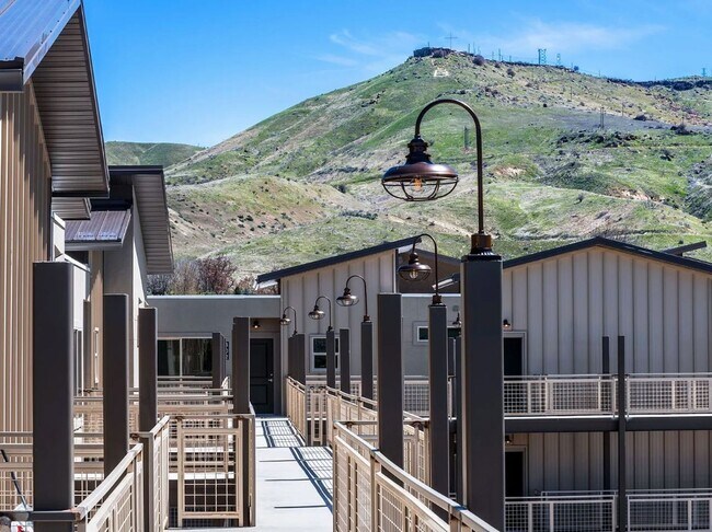 Interior Photo - 2214 E Goodman St