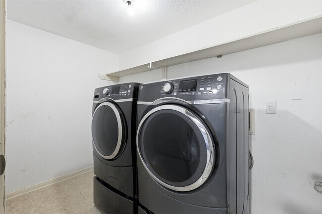 Building Photo - 24815 Butterwick Dr