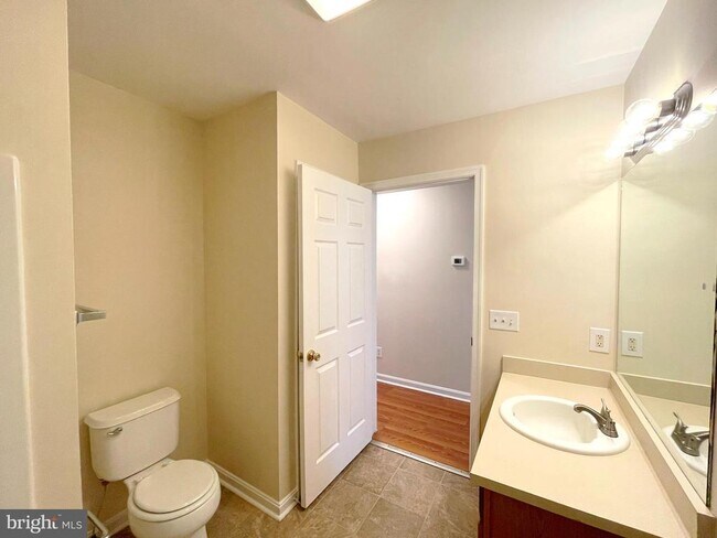 Building Photo - 494 Coster Rd