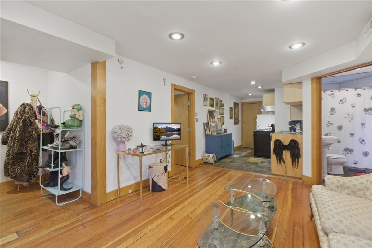 Building Photo - 2711 N Lawndale Ave