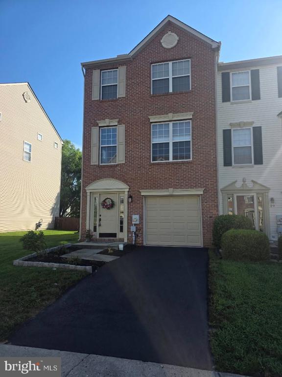 Building Photo - 31 Carrick Ln