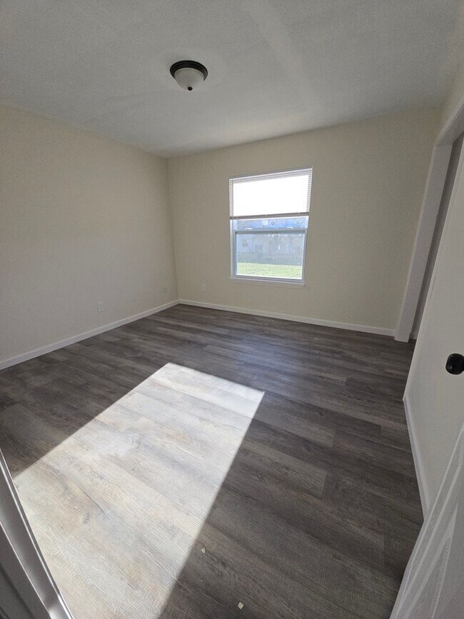 Building Photo - 5205 S Brooks Dr
