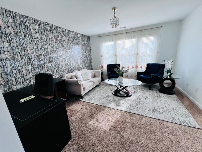 Building Photo - Stunning 4BR House + Office, in Charlotte