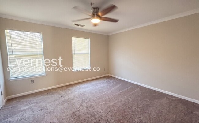 Building Photo - 2 Bed/1.5 Bath Townhome with Garage / Vouchers Accepted / Available Now!