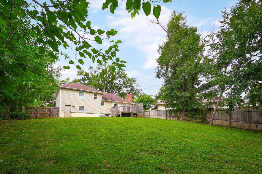 Building Photo - 303 S.W. Pinnell Dr