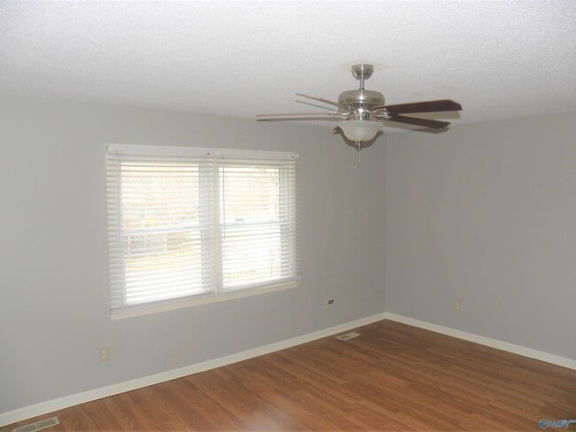 Building Photo - 128 Lewis Ln